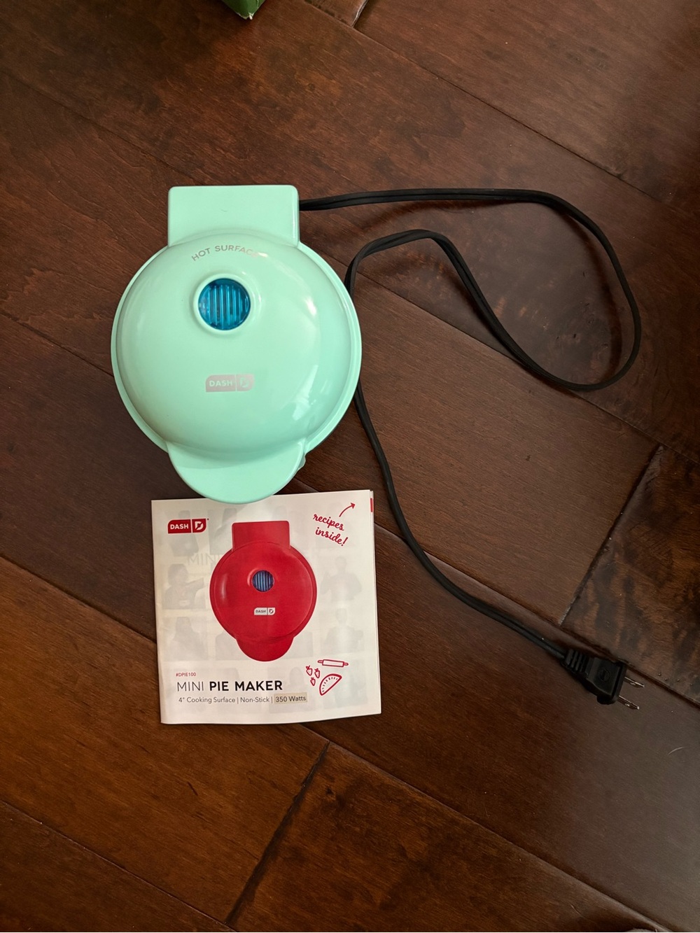 DASH Mint Green Mini Pie Maker